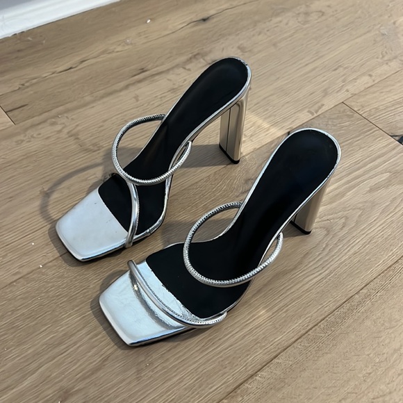 Tony Bianco chrome heel - Picture 1 of 4